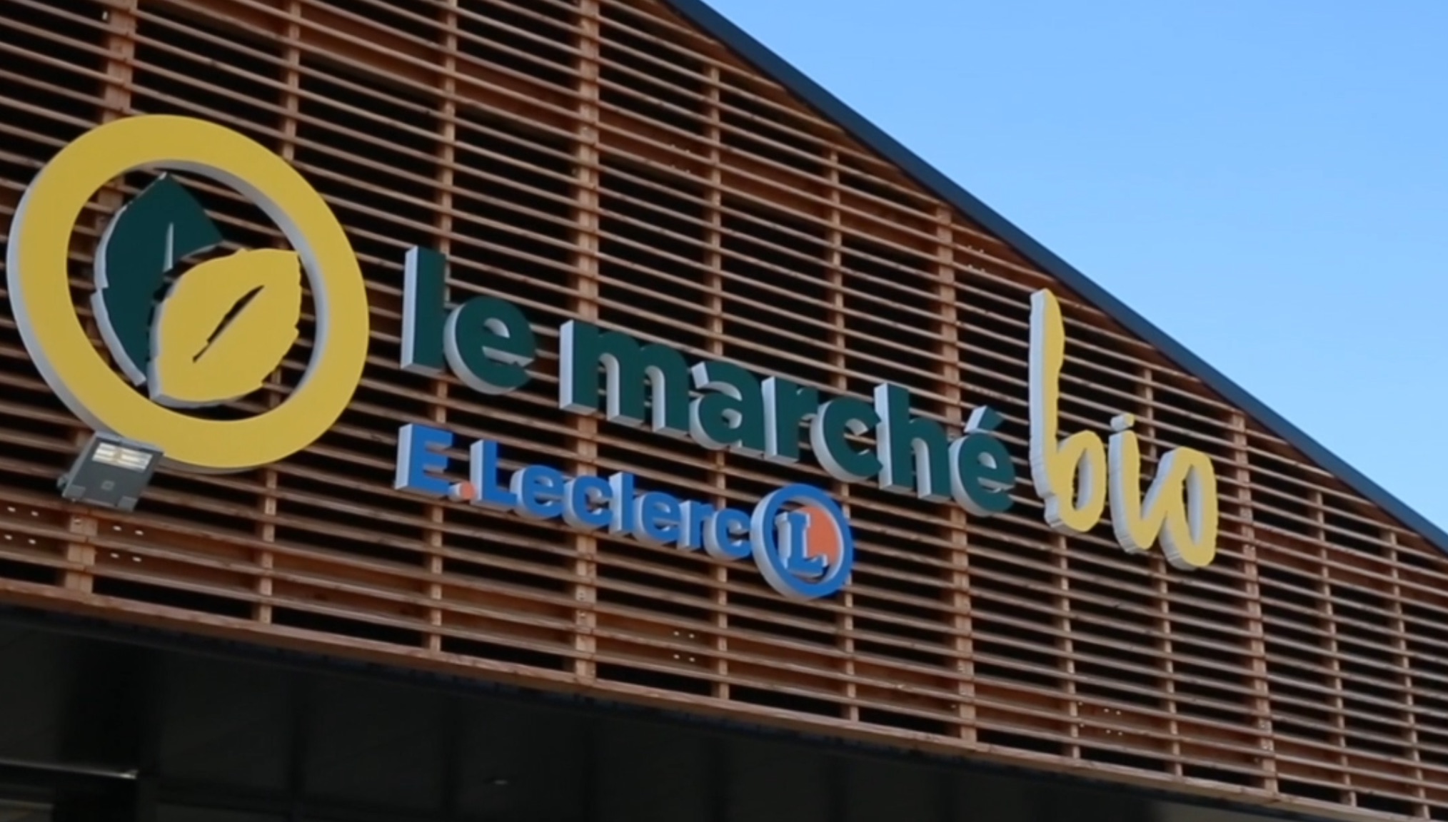 VIDEO : à la découverte du premier "Marché bio E.Leclerc" Le marché bio E.Leclerc Saintes