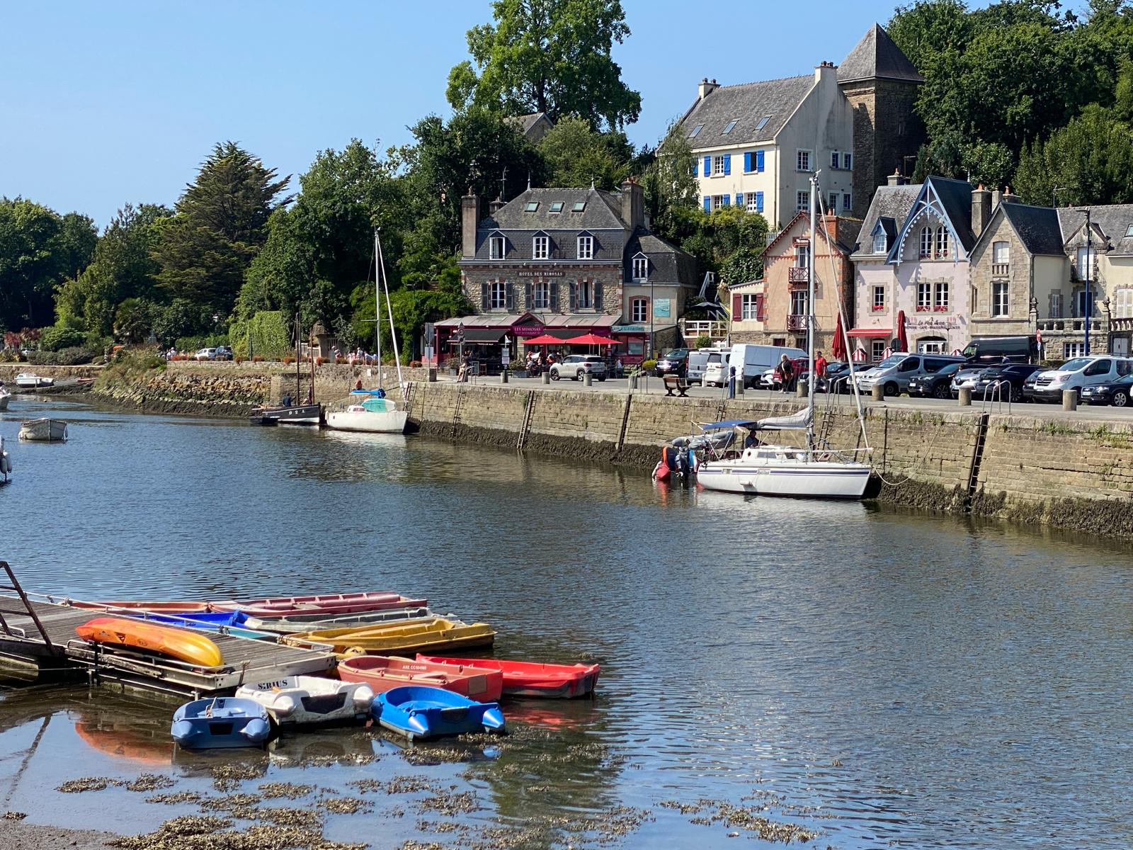 Carte postale : une promenade paisible à Pont-Aven