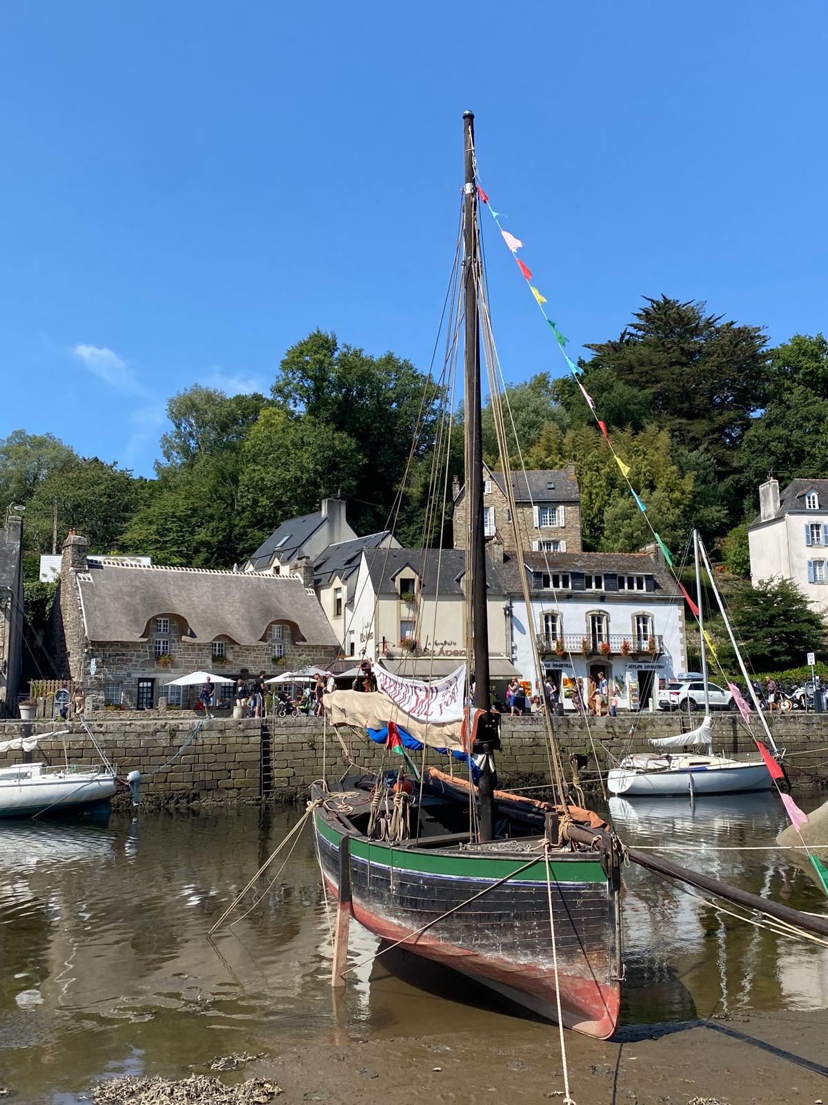 Carte postale : une promenade paisible à Pont-Aven
