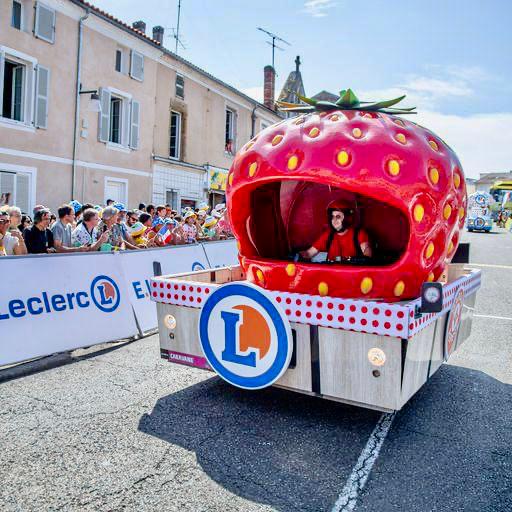 Sur la route de la caravane du Tour de France (photos)