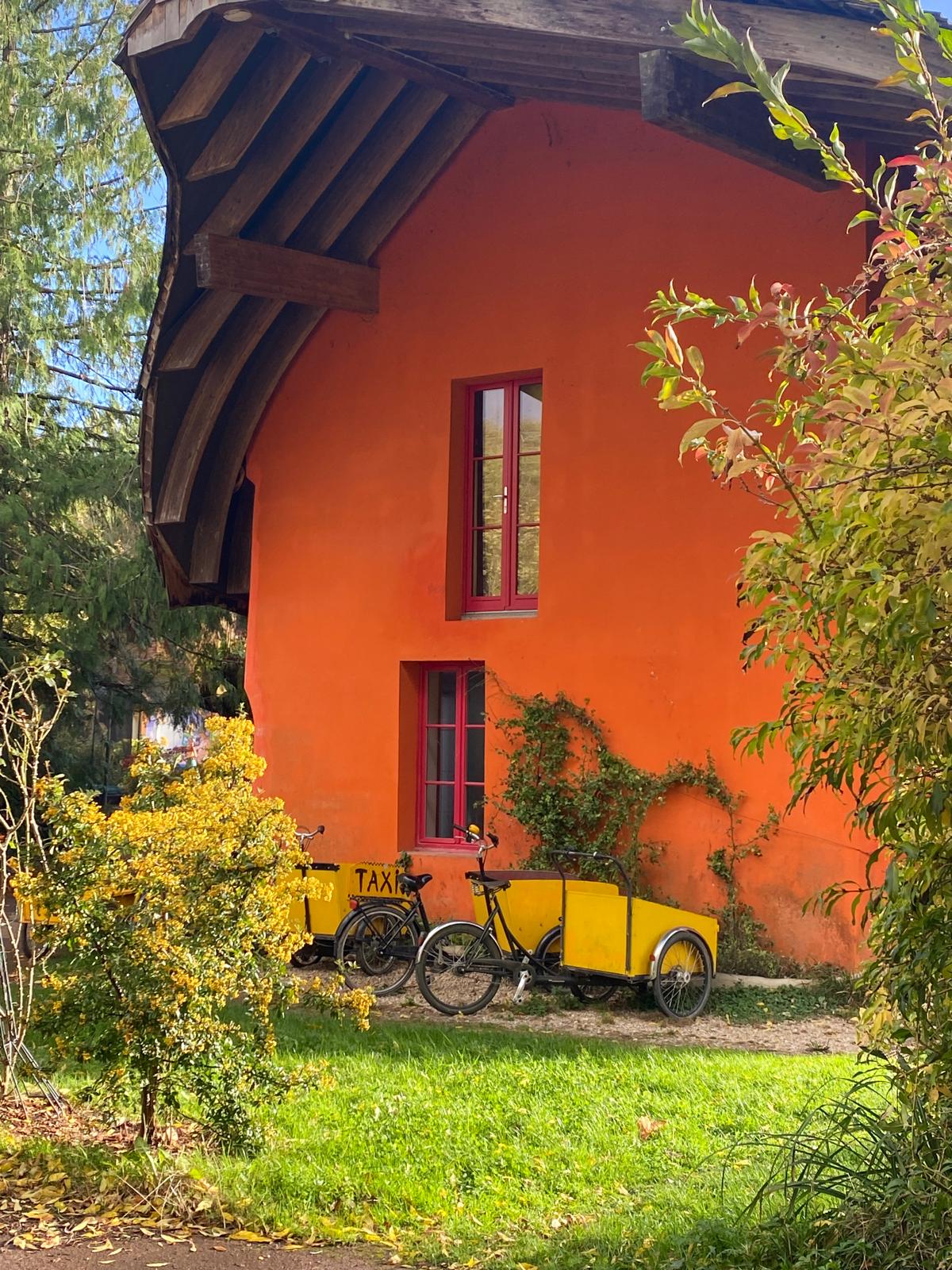 Visite du Moulin Jaune, une création artistique du clown Slava