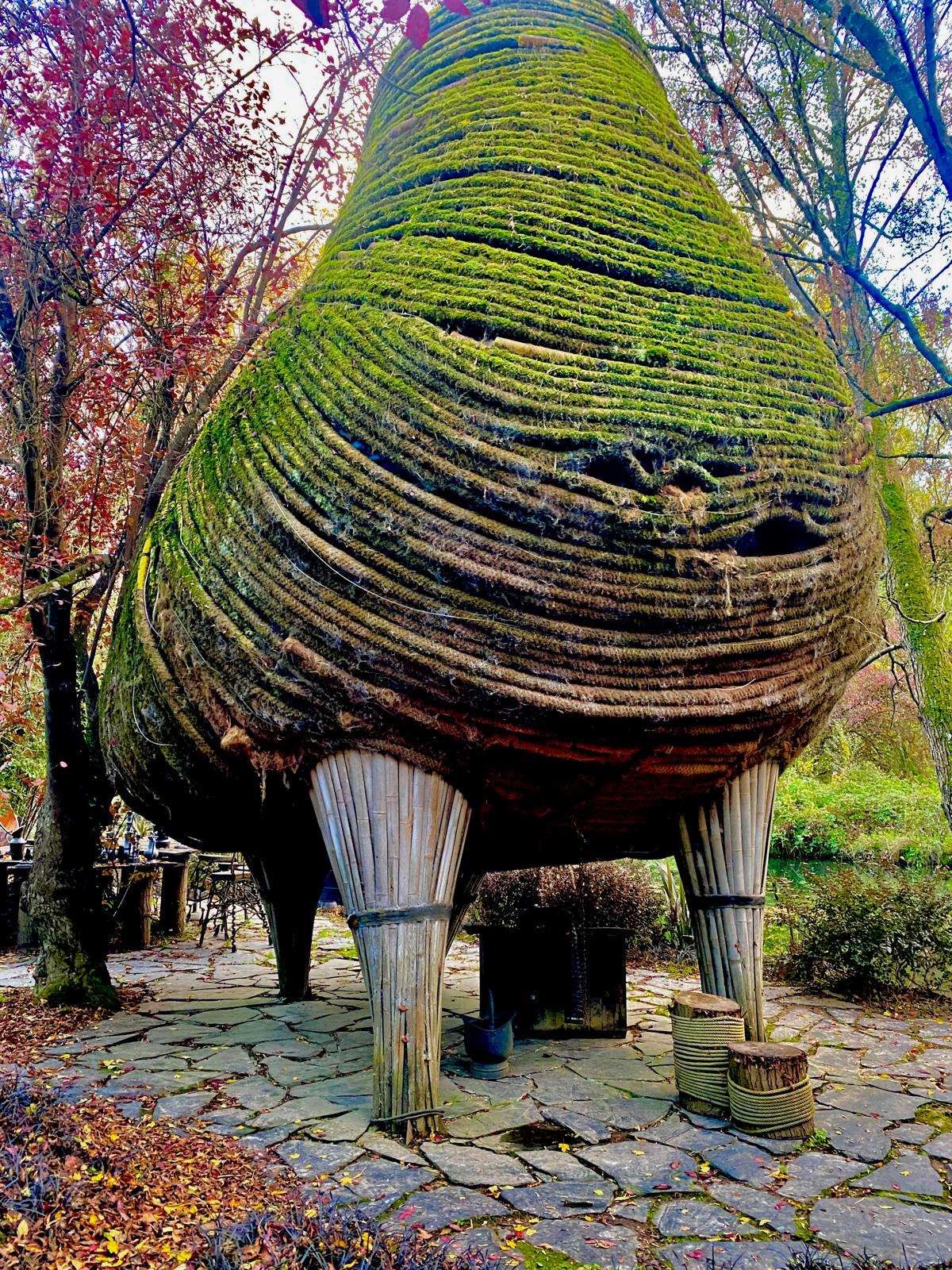Visite du Moulin Jaune, une création artistique du clown Slava