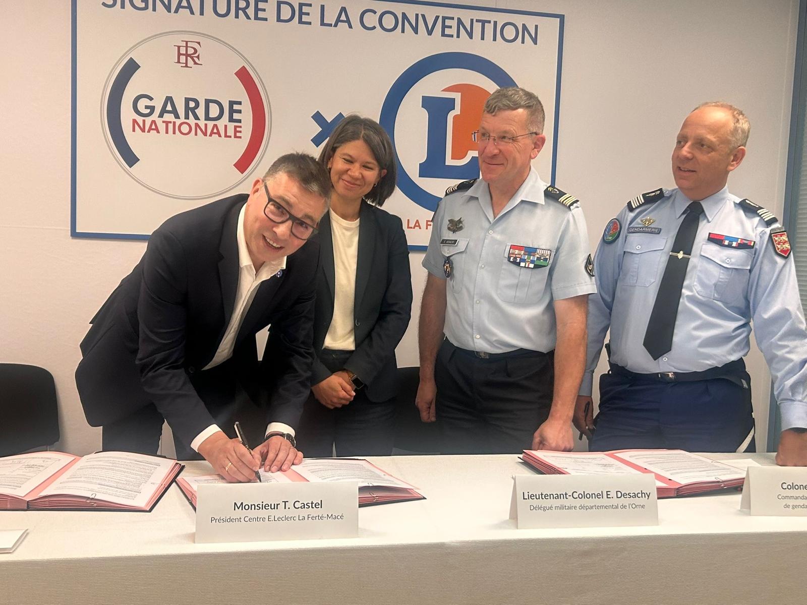 La Ferté Macé : un partenariat historique entre E.Leclerc la Garde nationale !
