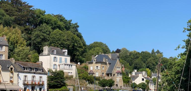 Carte postale : une promenade paisible à Pont-Aven