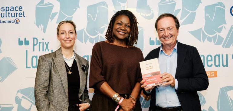 Hemley Boum remporte le Prix Landerneau des Lecteurs avec son formidable roman "Nos vies sauvages"
