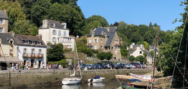 Carte postale : une promenade paisible à Pont-Aven